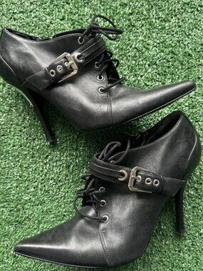 y2k vtg guess by marciano lace up stiletto boot with buckle